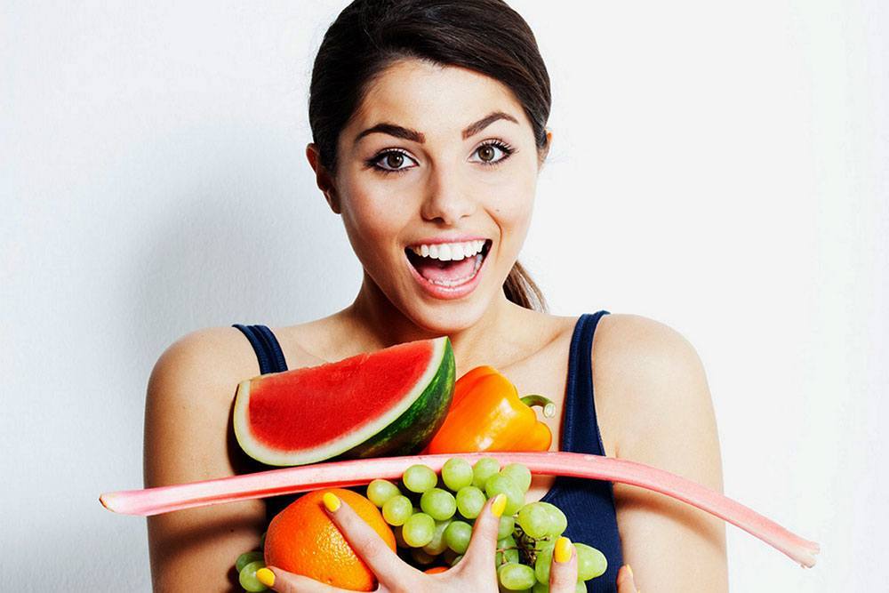 woman-holding-food